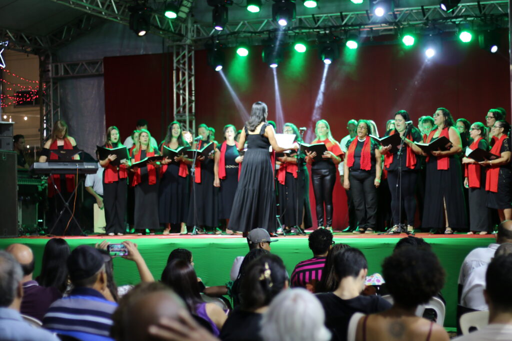 A Cantata Luzes de Natal é uma experiência maravilhosa! Confira um pouco do que ocorreu nesta semana e não se esqueça de que nossa cantata acontecerá até o dia 22 de dezembro